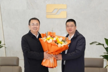 桐鄉(xiāng)市領(lǐng)導(dǎo)慰問中國巨石高層次人才