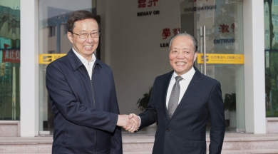 2020年11月，時任中共中央政治局常委、國務(wù)院副總理韓正，視察巨石九江公司。韓正贊揚(yáng)巨石是好項目、好產(chǎn)品、好工廠，希望巨石圍繞新技術(shù)新材料拓展產(chǎn)業(yè)鏈，提高核心競爭力，實現(xiàn)集約發(fā)展。